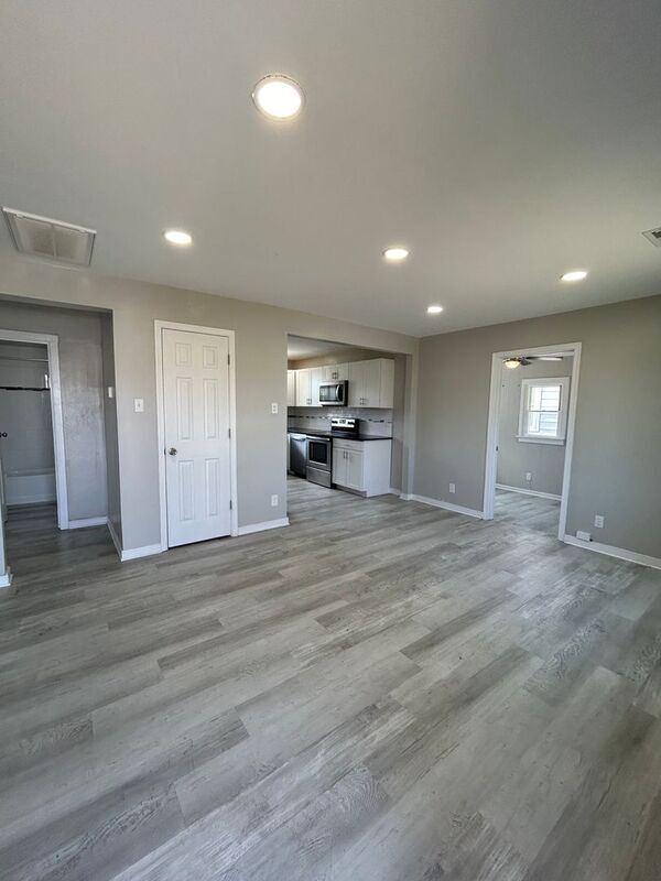 Foto del edificio - 1703 Peter Paul Blvd