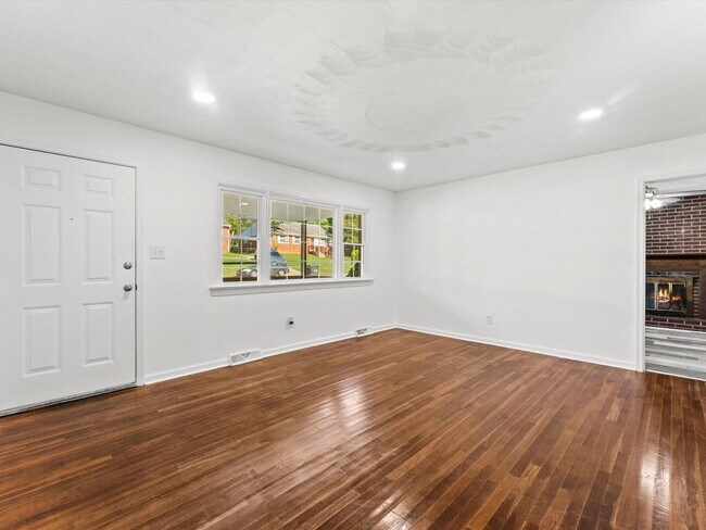 Foto del edificio - 3025 Glenan Dr
