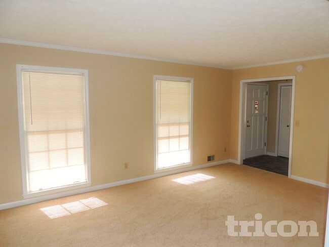 Foto del edificio - 1431 Tall Pines Dr