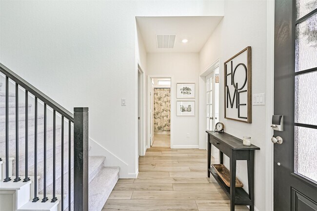 Foto del edificio - 5010 Walnut Grv Ln