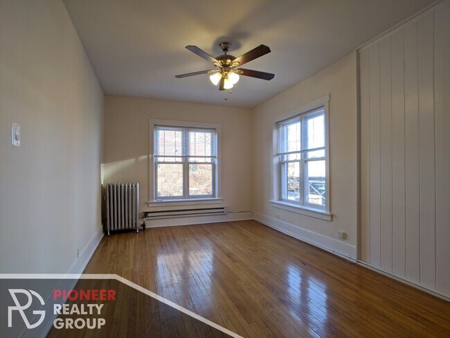 Foto del edificio - 949 W Cornelia Ave