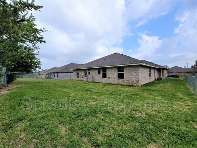 Building Photo - 5508A Luxor Dr
