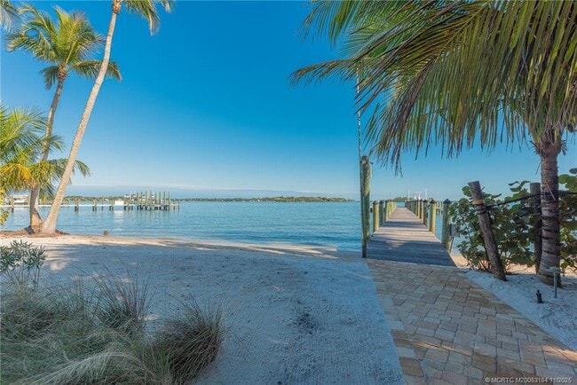 Foto del edificio - 3365 SE St Lucie Blvd