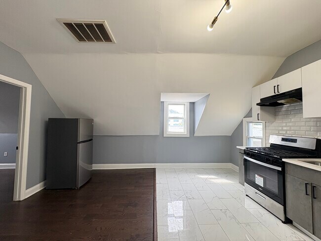 Foto del edificio - 495 Clinton Ave