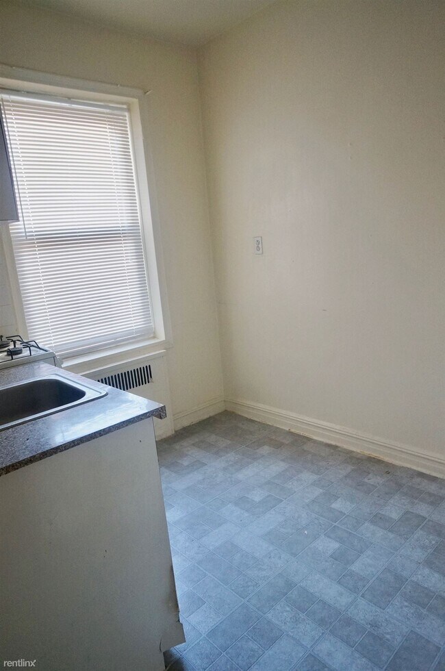 Building Photo - Studio, 1 bath House - 430 Ocean Pkwy