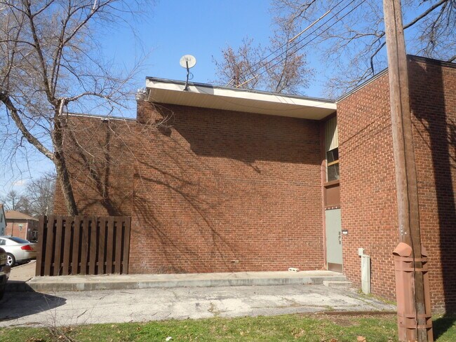 Foto del edificio - 119 St Louis Rd