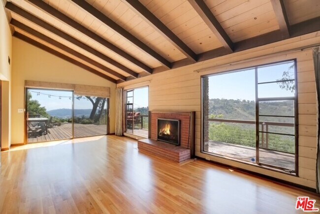Foto del edificio - 112 Crestview Ln