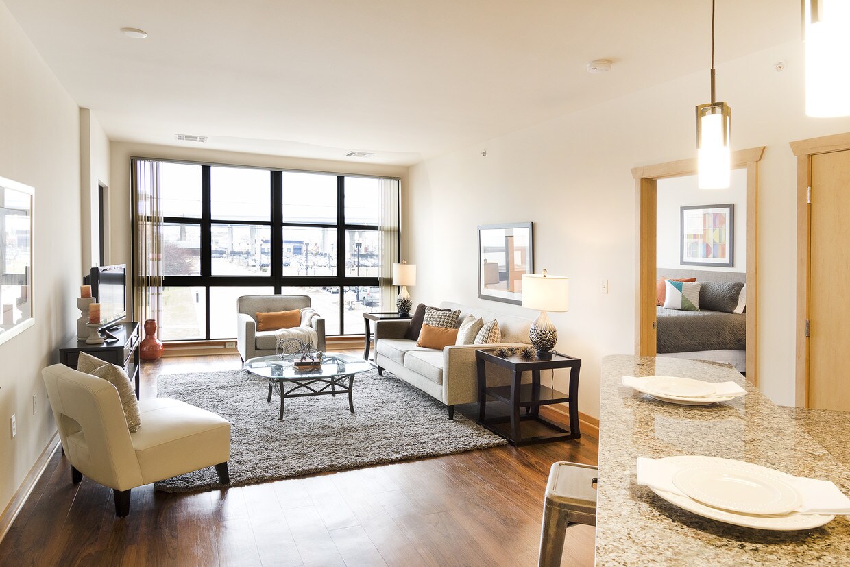 Jackson Square Apartments Apartments in Milwaukee, WI