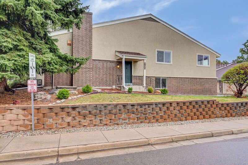 Foto principal - 6983 E Girard Ave