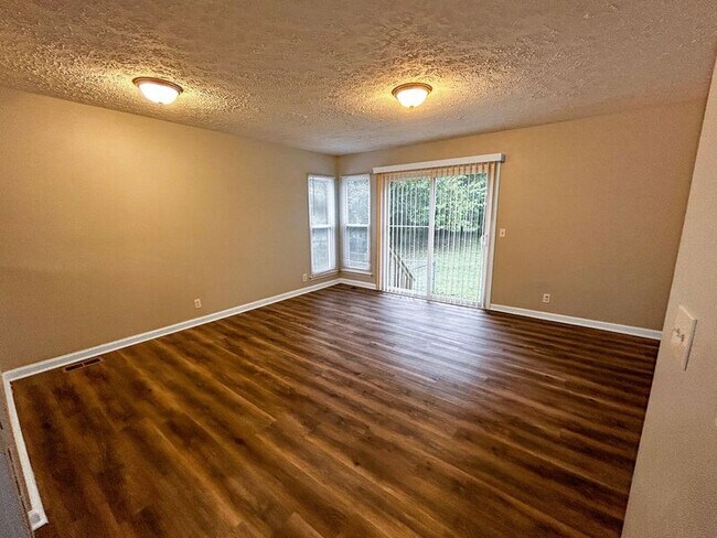 Foto del edificio - 1720 Autumn Ridge Dr
