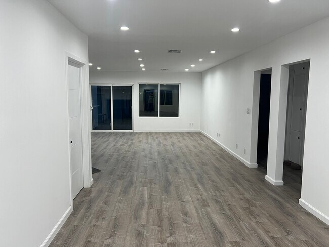 Building Photo - 10915 Cord Ave