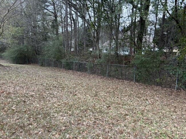 Foto del edificio - 2460 Huntington Dr