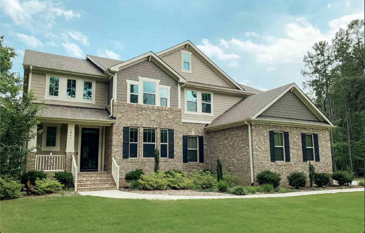 Foto principal - Luxurious 4-Bed, 4-Bath Wake Forest Retrea...