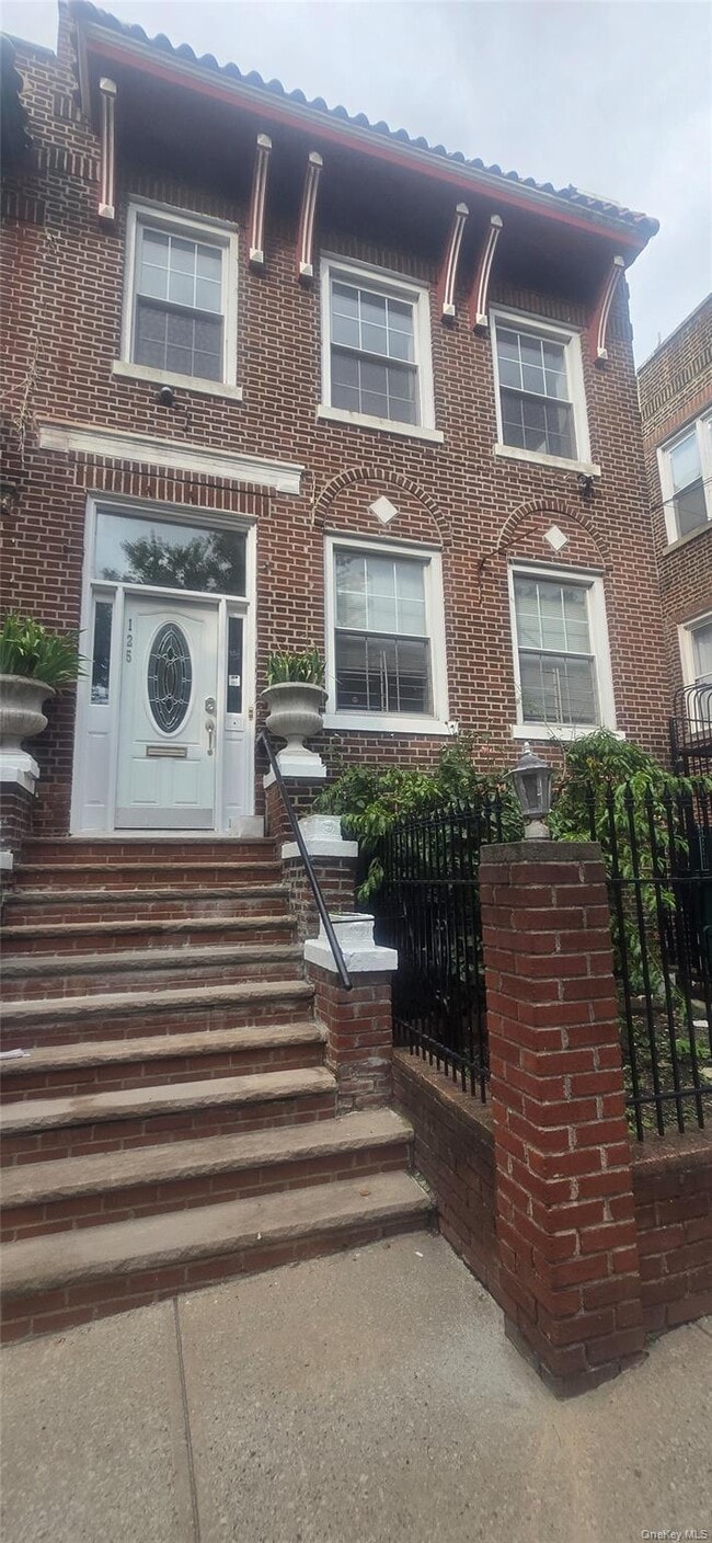 Building Photo - 125 W 227th St