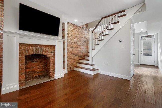Building Photo - 1650 Rosedale St NE