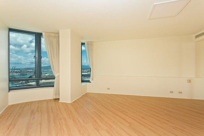Building Photo - 2/2/2 Harbor and ocean view unit