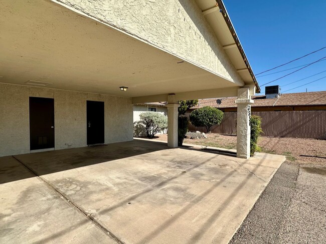 Building Photo - Cute 2 bedroom, 2 bathroom home with firep...