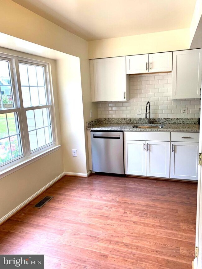 Building Photo - 15433 Beachwater Ct