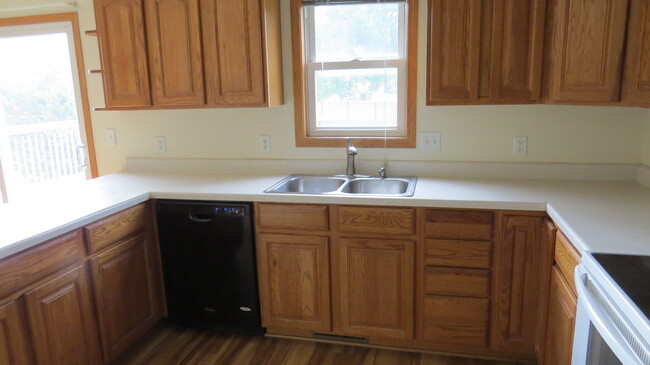 Kitchen - 605 Southwest 4th Street