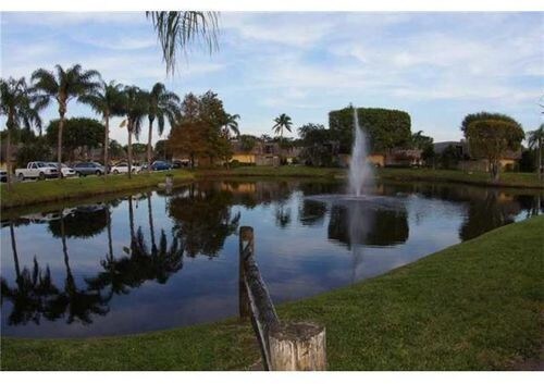 Foto del edificio - 2310 Waterside Dr