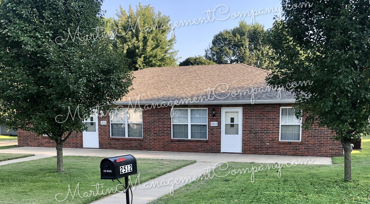 Primary Photo - 2512 E 9th St