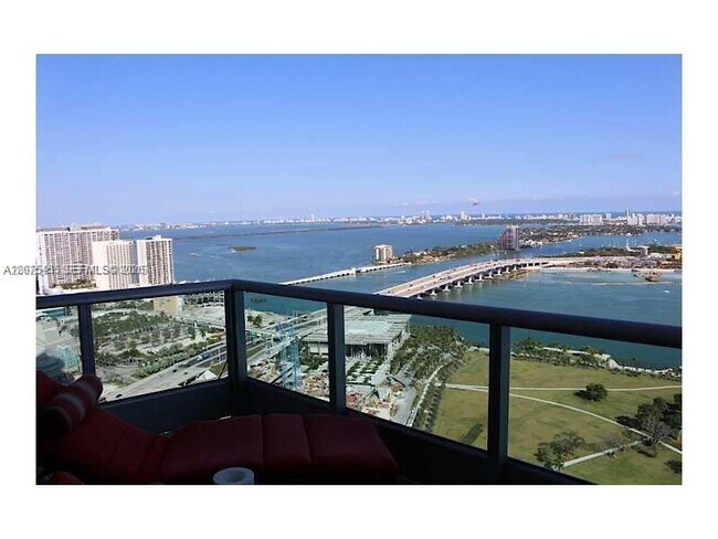 Foto del edificio - 900 Biscayne Blvd