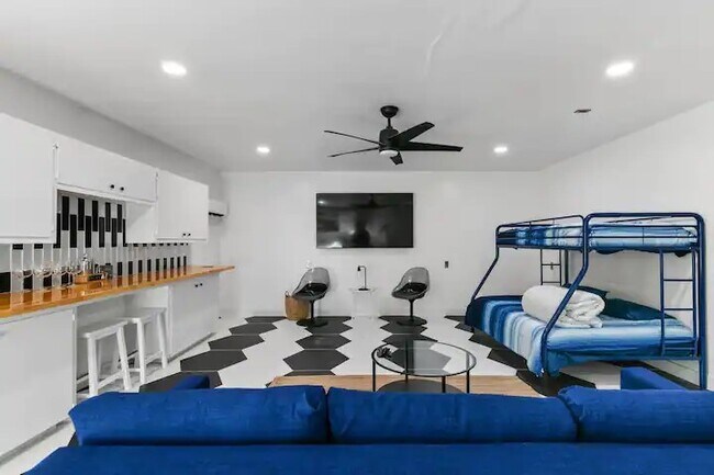 Foto del edificio - 7009 Whispering Oaks Dr