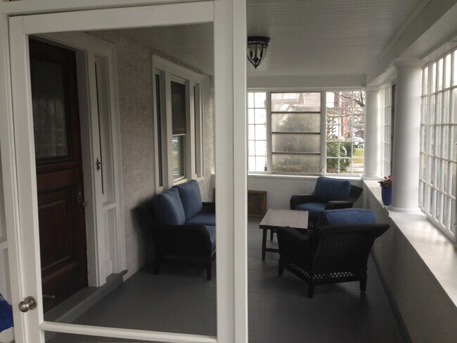 Building Photo - 176 Whiting Ln