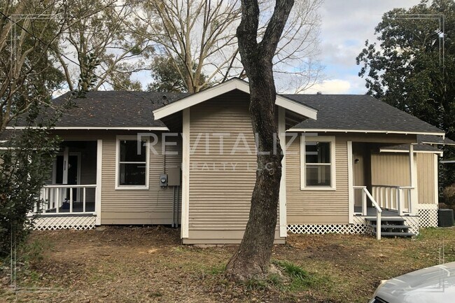 Foto del edificio - 4 Bed/3 Bath Home in Chickasaw East Village