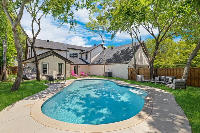 Foto del edificio - 9690 Fallbrook Dr