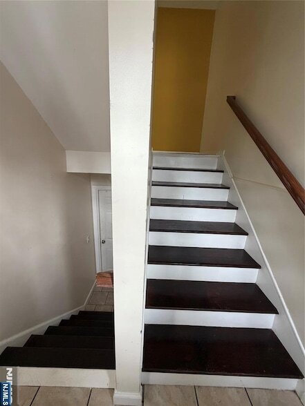 Foto del edificio - 110 Redwood Ave