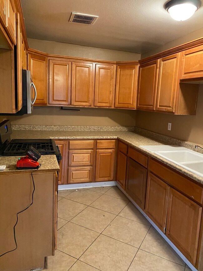 Foto del edificio - *Special* 2 bedroom 1 bath single story ho...