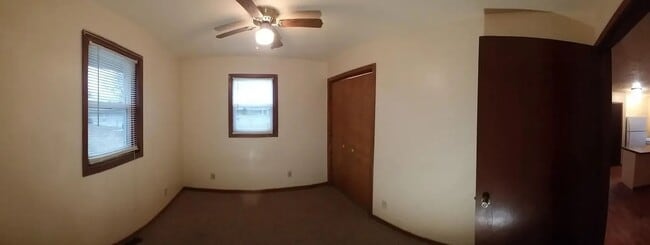 Building Photo - Lakeview Homes