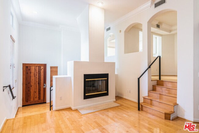 Foto del edificio - 2022 S Barrington Ave