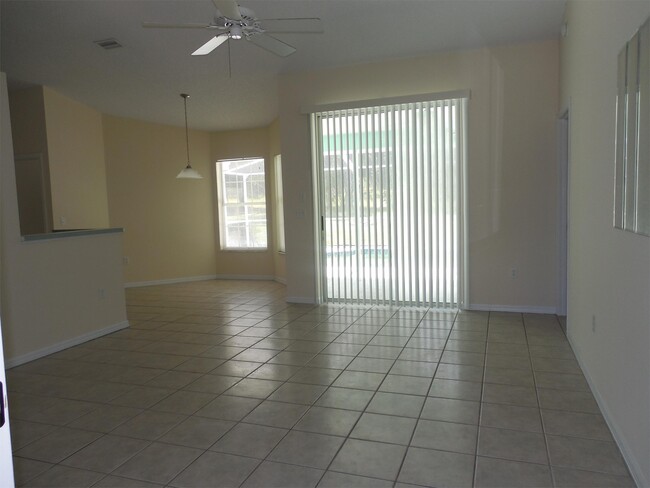 Foto del edificio - 5592 W Woodside Dr