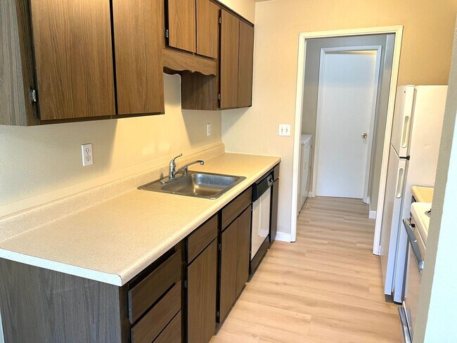 Foto del edificio - 711 E 19th St