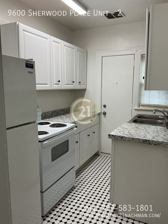 Building Photo - 9600 Sherwood Pl