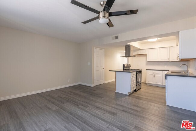 Foto del edificio - 11701 Oxnard St
