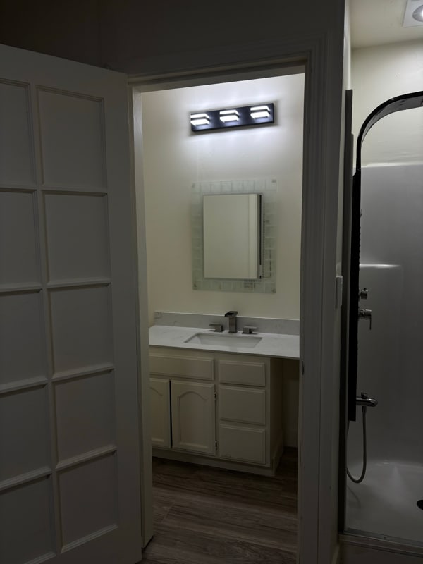 Foto del edificio - 15111 Hemlock Ave