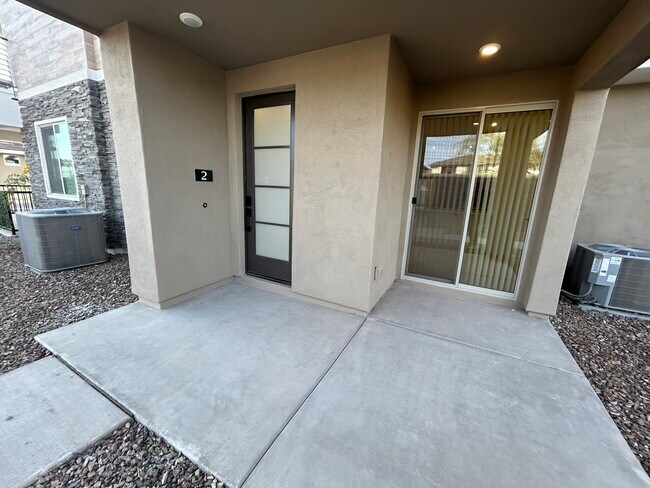 Building Photo - 2121 W Sonoran Desert Dr