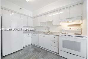 Foto del edificio - 4101 Pine Tree Dr