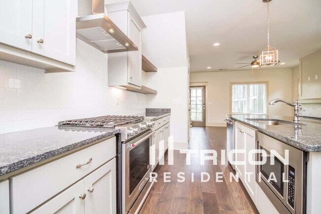 Building Photo - 1242 Hillwood Private Cove Nashville TN