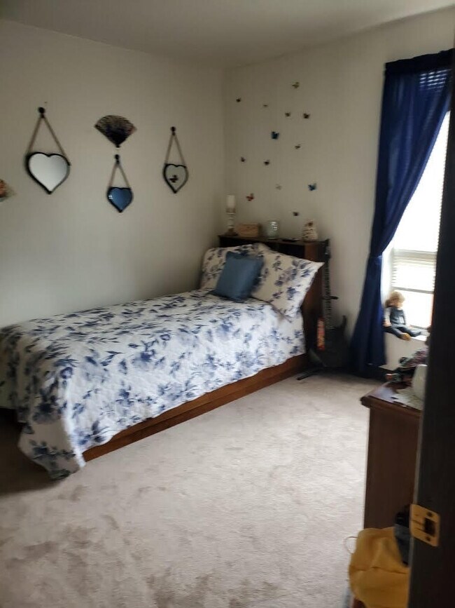 bedroom - 3520 Washington Ave