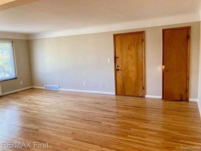 Building Photo - 1725 Gardenia Ave