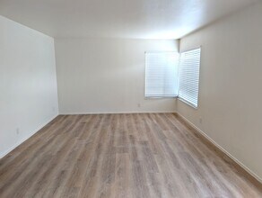 Building Photo - 4515-4515 Penniman Ave
