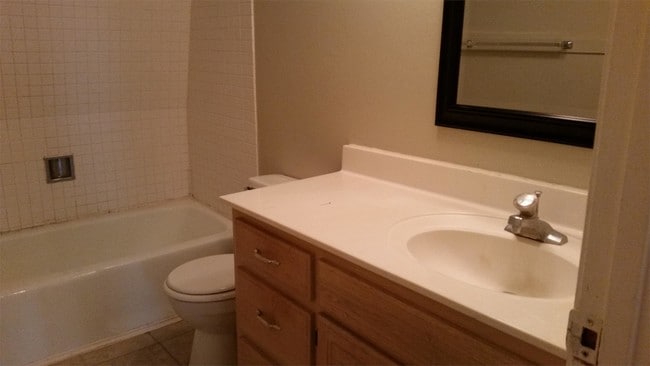 Building Photo - 6580 Poplar Woods Cir S