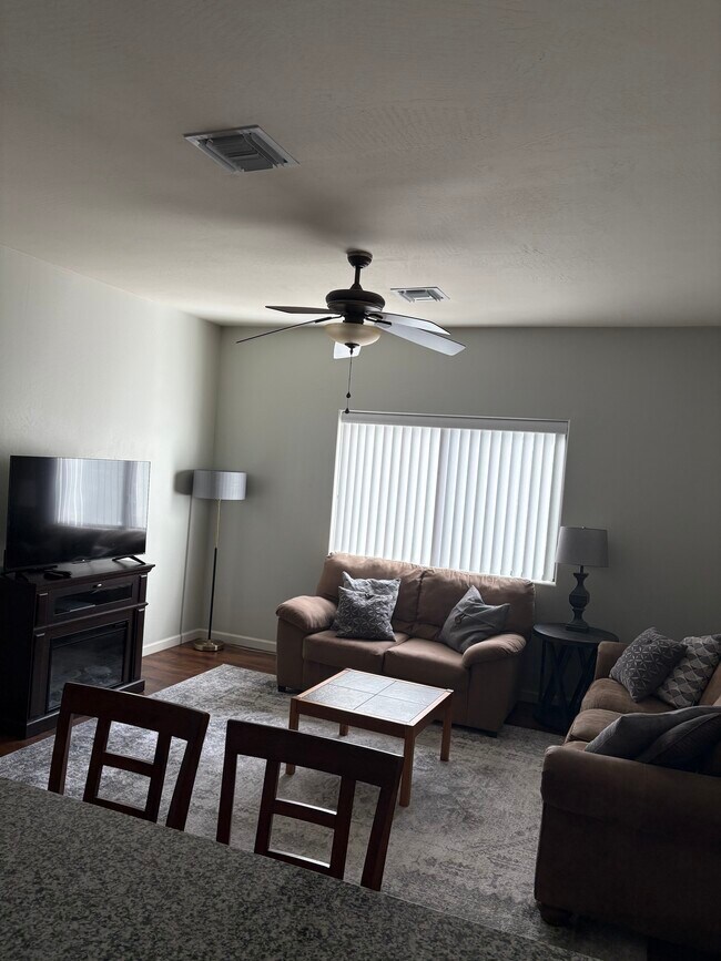 Foto del edificio - 1351 W Sierra Buena Ct