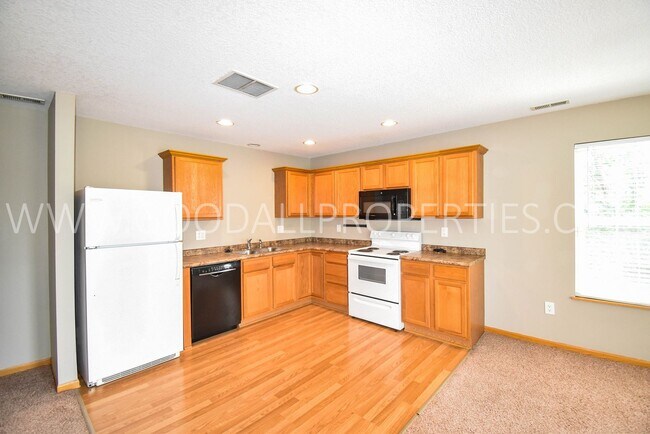 Foto del edificio - Price Reduced!!! Discover this beautiful 2...