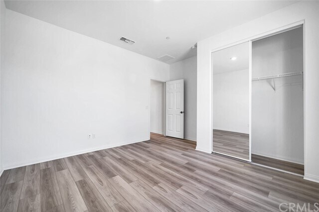 Building Photo - 3315 S Primrose Dr