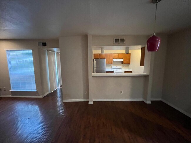 Building Photo - 9809 Richmond Ave.